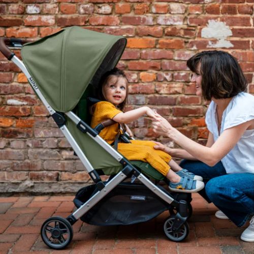 Cesta de compras amplia y de fácil acceso del Uppababy Minu V2